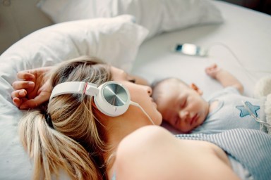 messy lola young, mother listening to music